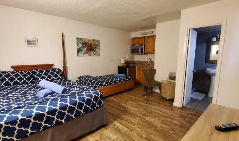 デラックストリプルルーム, The Beach Waikiki Boutique Hostel