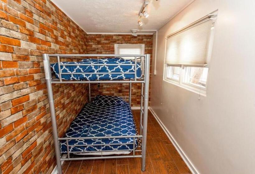 기본룸, The Beach Waikiki Boutique Hostel