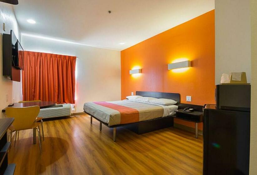 اتاق استاندارد با تخت بزرگ, Motel 6 Dallas – Irving Dfw Airport South