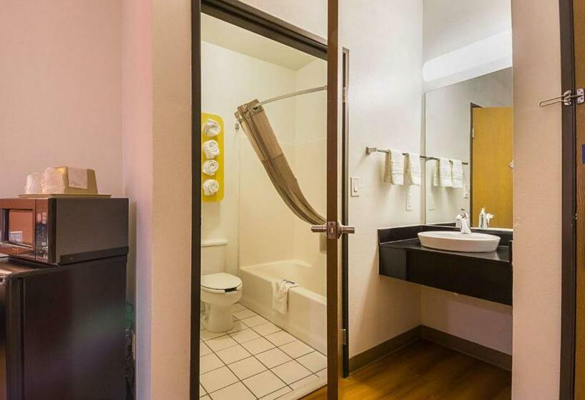 اتاق استاندارد با تخت بزرگ, Motel 6 Dallas – Irving Dfw Airport South