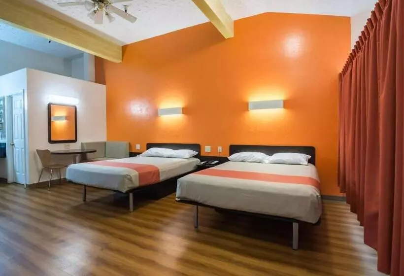 身障者適用スタンダードルーム, Motel 6 Globe, Az
