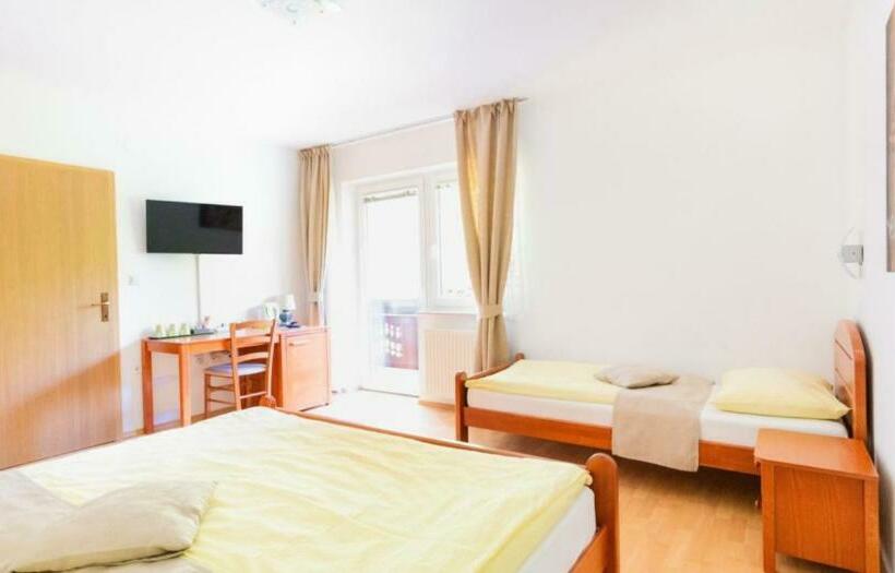 Pokój Trzyosobowy Standard z Balkonem, Nature Hotel Lukanc