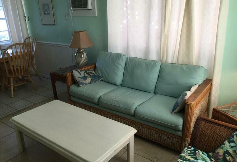 شقة غرفة واحدة, Oceanfront Sea Scape Motel