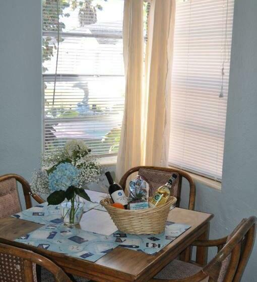 شقة غرفة واحدة, Oceanfront Sea Scape Motel