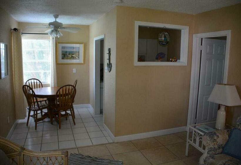 شقة غرفة واحدة, Oceanfront Sea Scape Motel