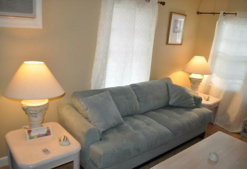 شقة غرفة واحدة, Oceanfront Sea Scape Motel