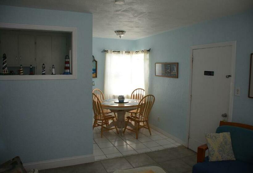 شقة غرفة واحدة, Oceanfront Sea Scape Motel