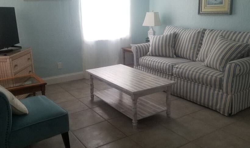 شقة غرفة واحدة, Oceanfront Sea Scape Motel