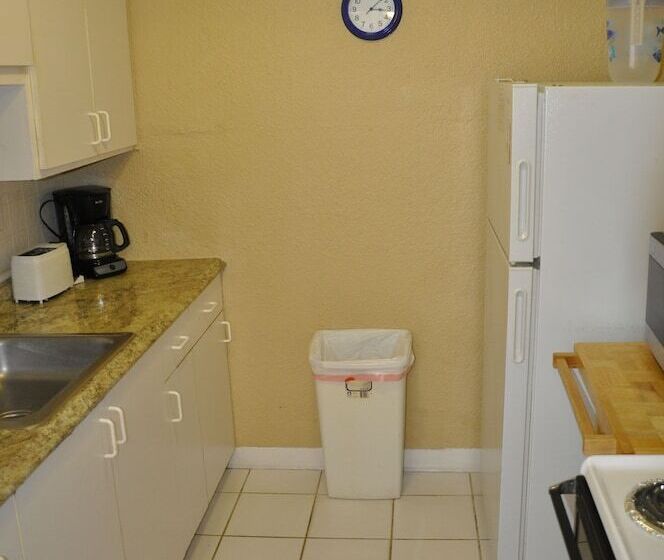 شقة غرفة واحدة, Oceanfront Sea Scape Motel