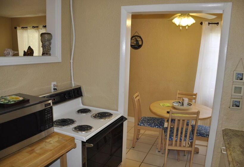 شقة غرفة واحدة, Oceanfront Sea Scape Motel