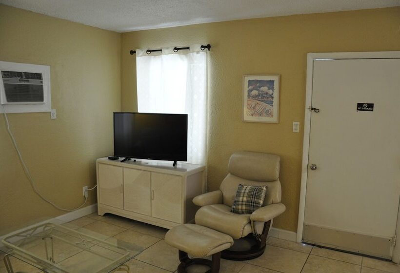 شقة غرفة واحدة, Oceanfront Sea Scape Motel