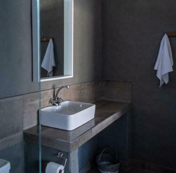 エコノミールーム, Waters On Willows