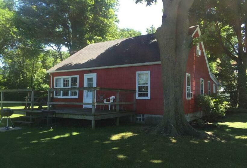 4间卧室的房子, Plantation Motel