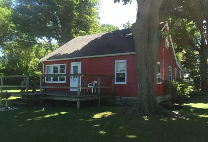 Talo 4 Makuuhuonetta, Plantation Motel