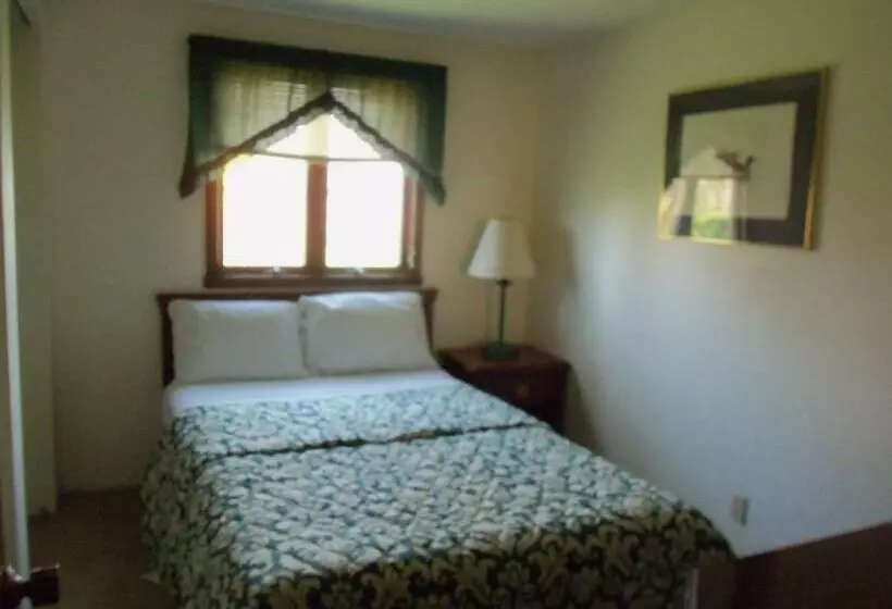 Talo 3 Makuuhuonetta, Plantation Motel