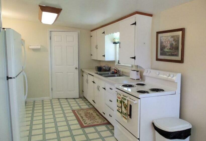 4间卧室的房子, Plantation Motel