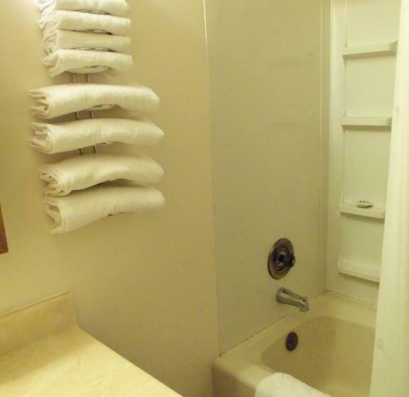 3间卧室的房子, Plantation Motel