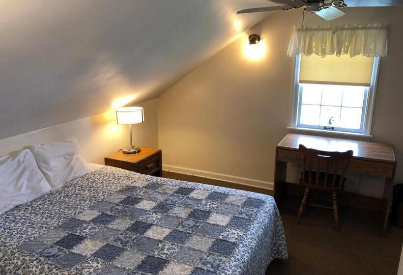 4间卧室的房子, Plantation Motel