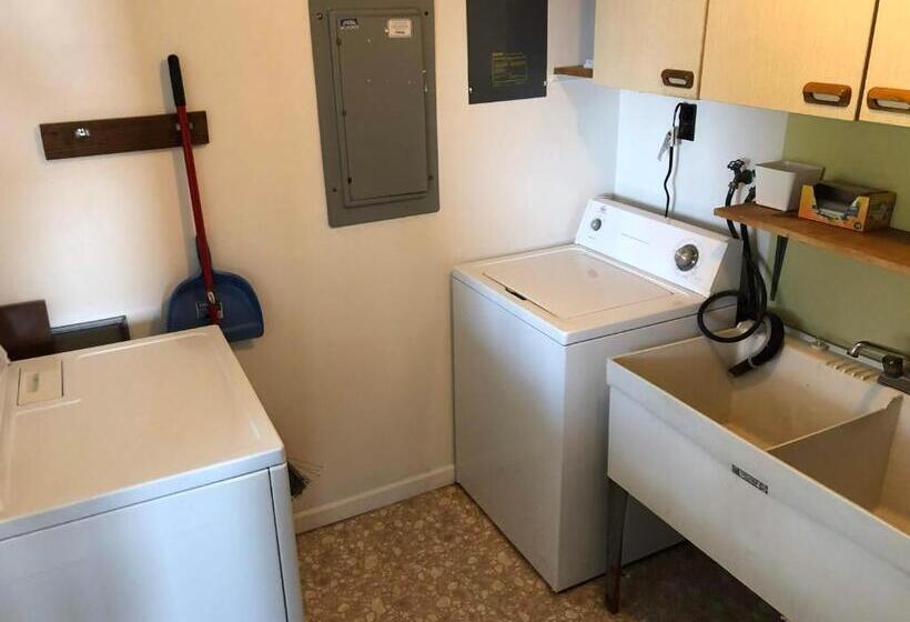 3间卧室的房子, Plantation Motel