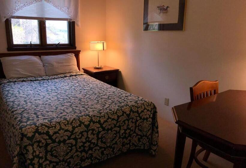 3间卧室的房子, Plantation Motel