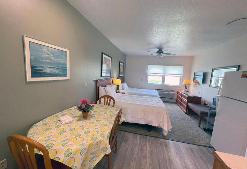 套房带泳池景, Plantation Motel