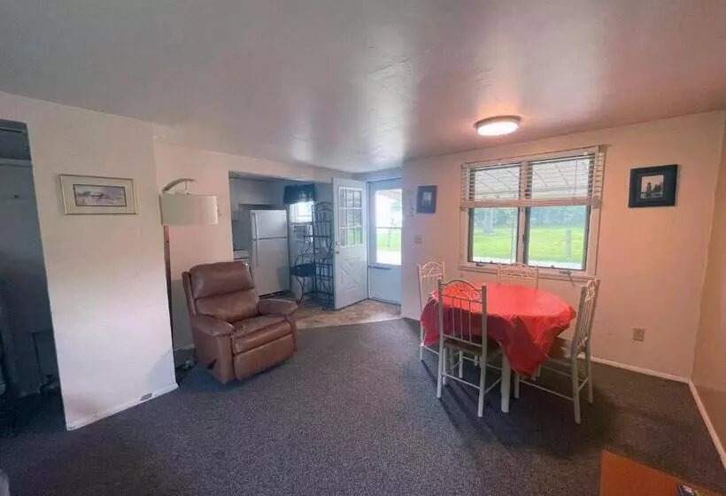 Deluxe-perhehuone, Plantation Motel