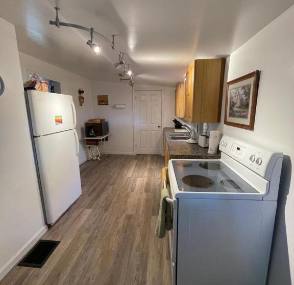 4间卧室的房子, Plantation Motel