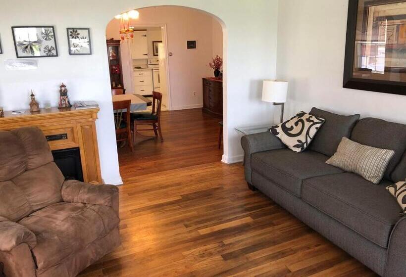 4间卧室的房子, Plantation Motel