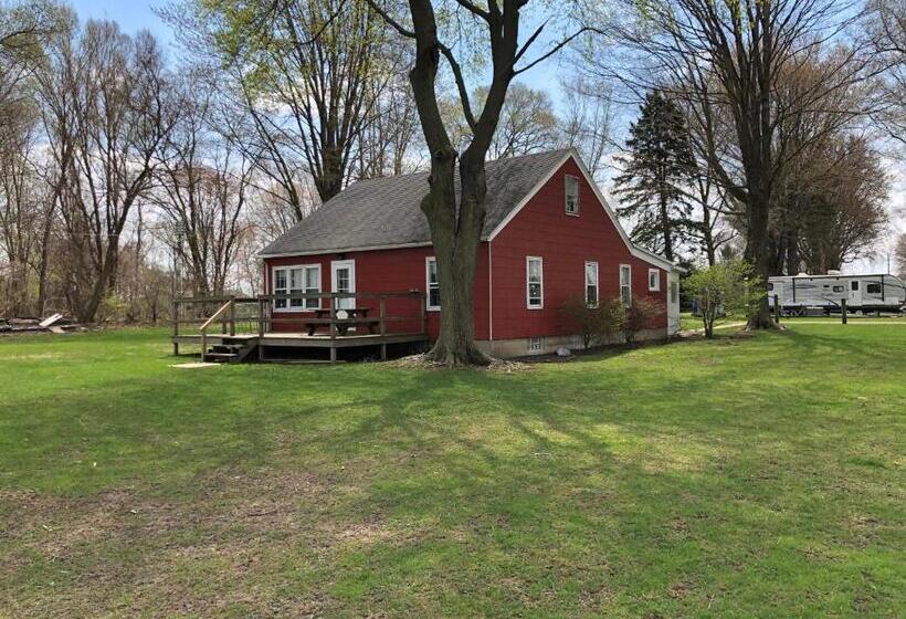 4间卧室的房子, Plantation Motel