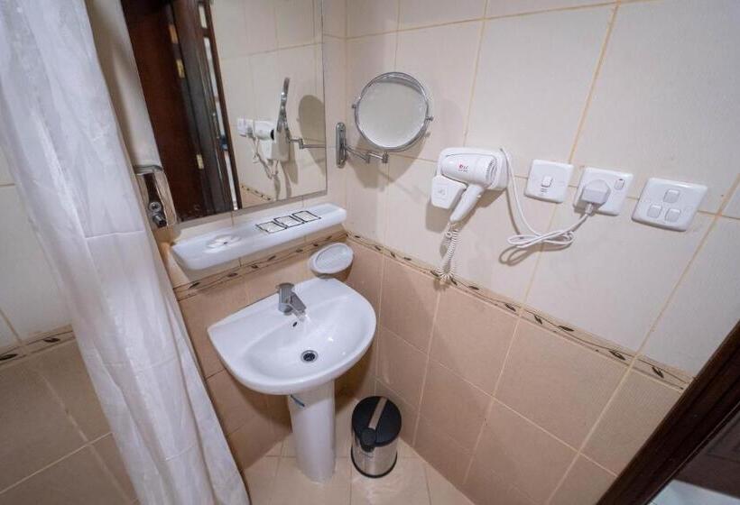 スタンダード4人部屋, فندق نما مودة Namma Mawaddah