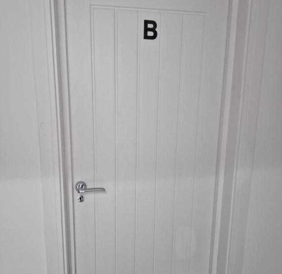 ルームシェアのワンベッド, Juan