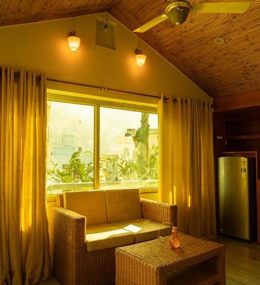 جناح مزوَّد بشرفة, Sailani Lostels