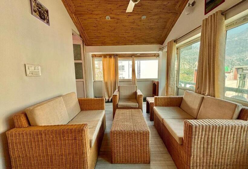 جناح مزوَّد بشرفة, Sailani Lostels