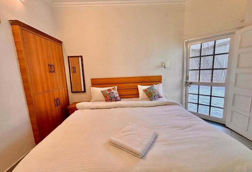 جناح مزوَّد بشرفة, Sailani Lostels