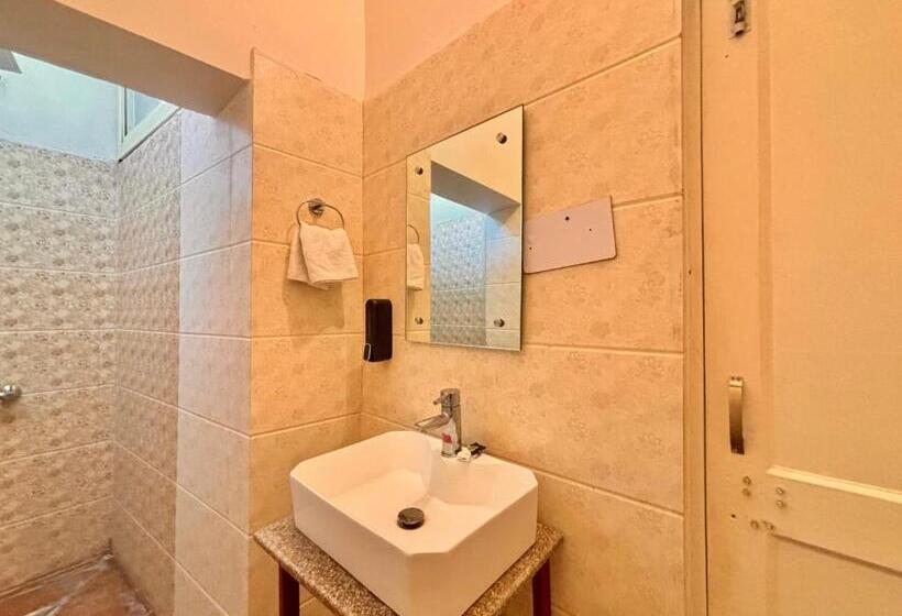 جناح مزوَّد بشرفة, Sailani Lostels