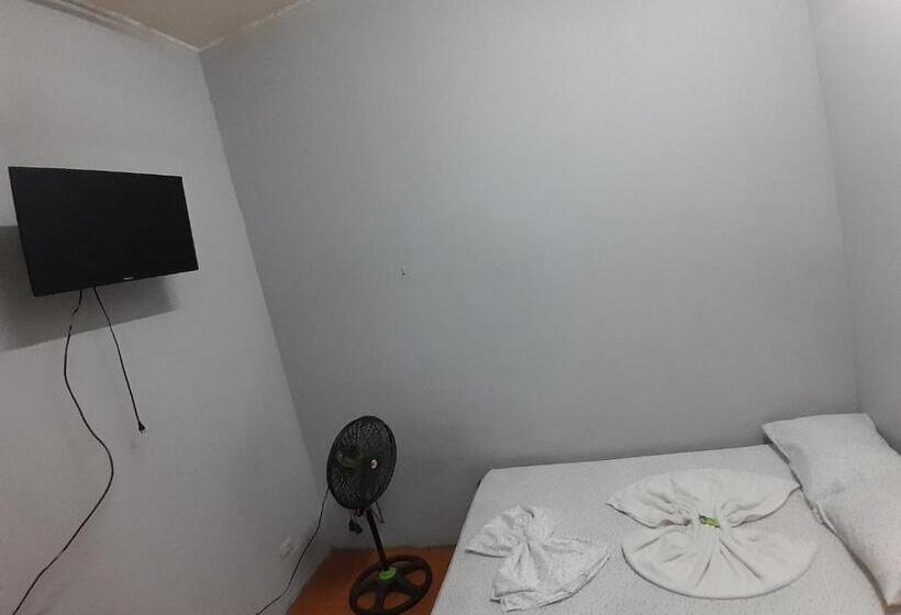 اتاق استاندارد یک تخته با سرویس بهداشتی مشترک, Hospedaje Yunandre