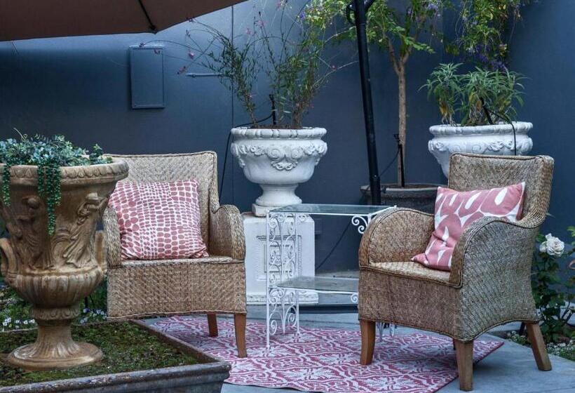 스탠다드 룸 킹사이즈 침대, The Montagu Coach House