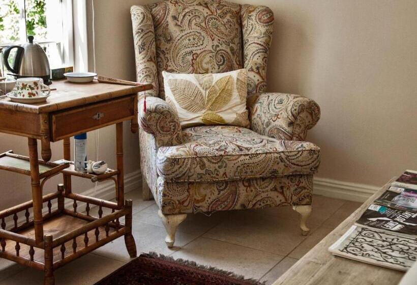 스탠다드 룸 킹사이즈 침대, The Montagu Coach House