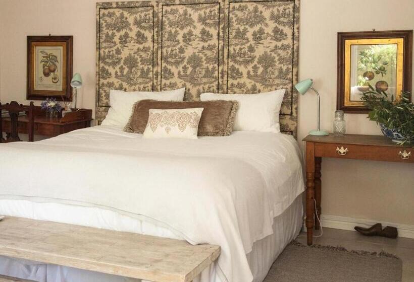 스탠다드 룸 킹사이즈 침대, The Montagu Coach House