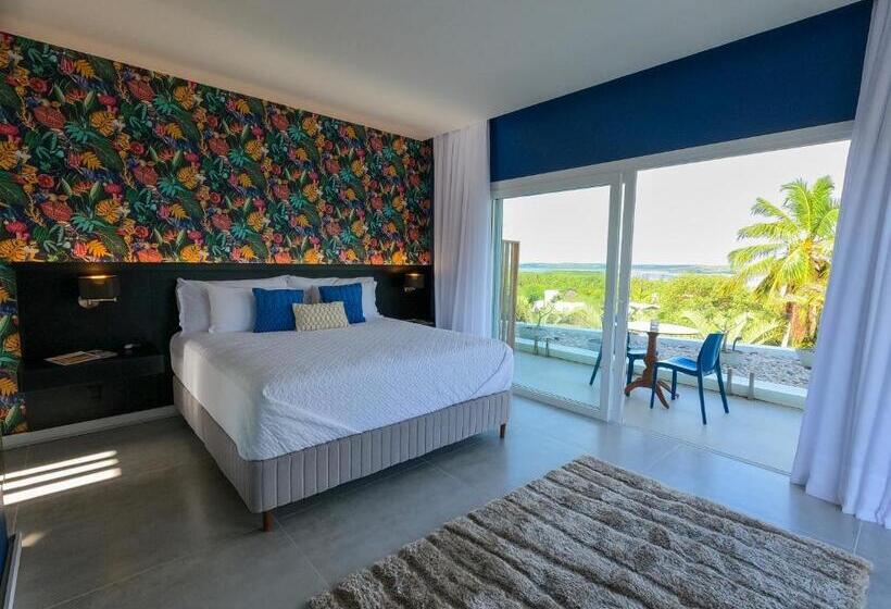 Suite with lake view, The View