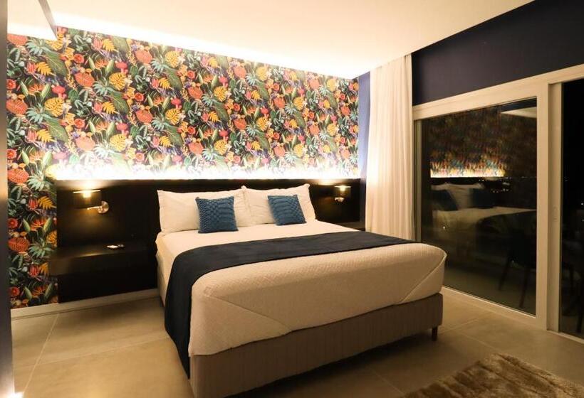 Suite with lake view, The View