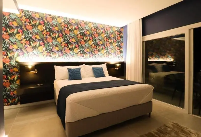 Suite with lake view, The View