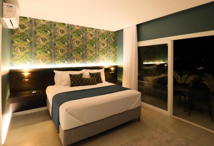 Suite with lake view, The View