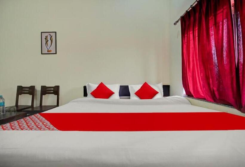 트리플 클래식 룸, Oyo Flagship Leo Club