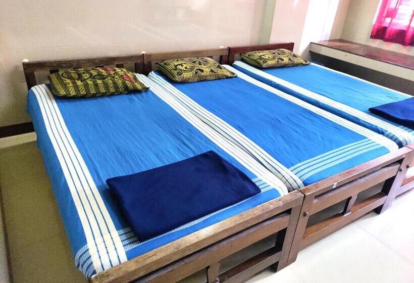 Трежместный Номер Economy, Chitramoola Tourist Home   Opp Temple Only 20 M