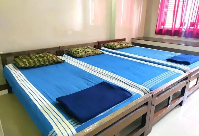 エコノミートリプルルーム, Chitramoola Tourist Home   Opp Temple Only 20 M