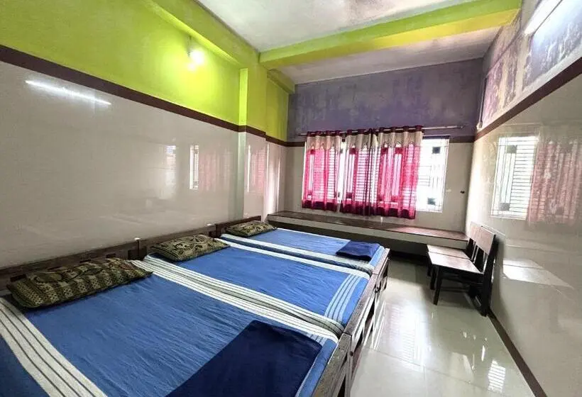 エコノミートリプルルーム, Chitramoola Tourist Home   Opp Temple Only 20 M