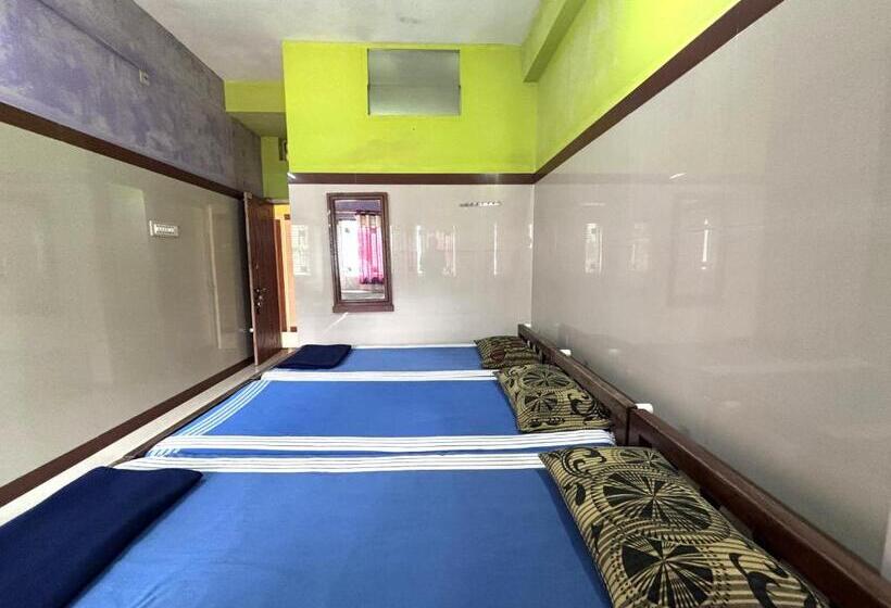 Трежместный Номер Economy, Chitramoola Tourist Home   Opp Temple Only 20 M