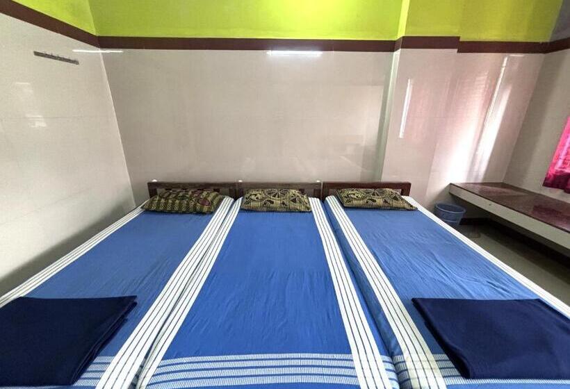 经济型三人房间, Chitramoola Tourist Home   Opp Temple Only 20 M