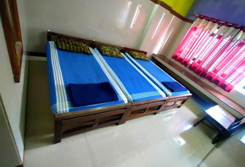 经济型三人房间, Chitramoola Tourist Home   Opp Temple Only 20 M